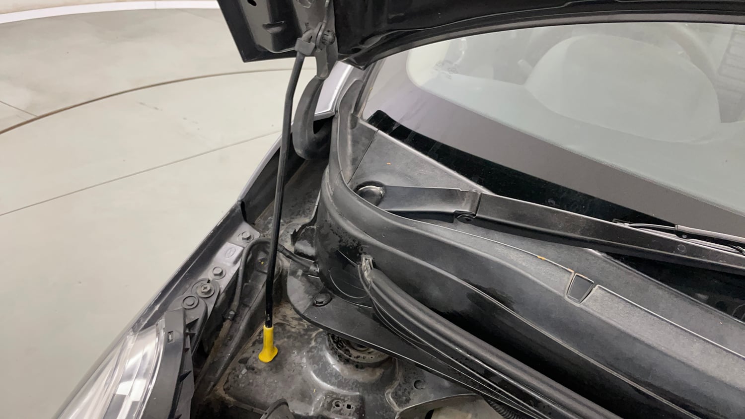 Used 2016 Hyundai Grand i10 Sportz 1.2 Kappa VTVT Petrol Manual engine ENGINE RIGHT SIDE HINGE & APRON VIEW