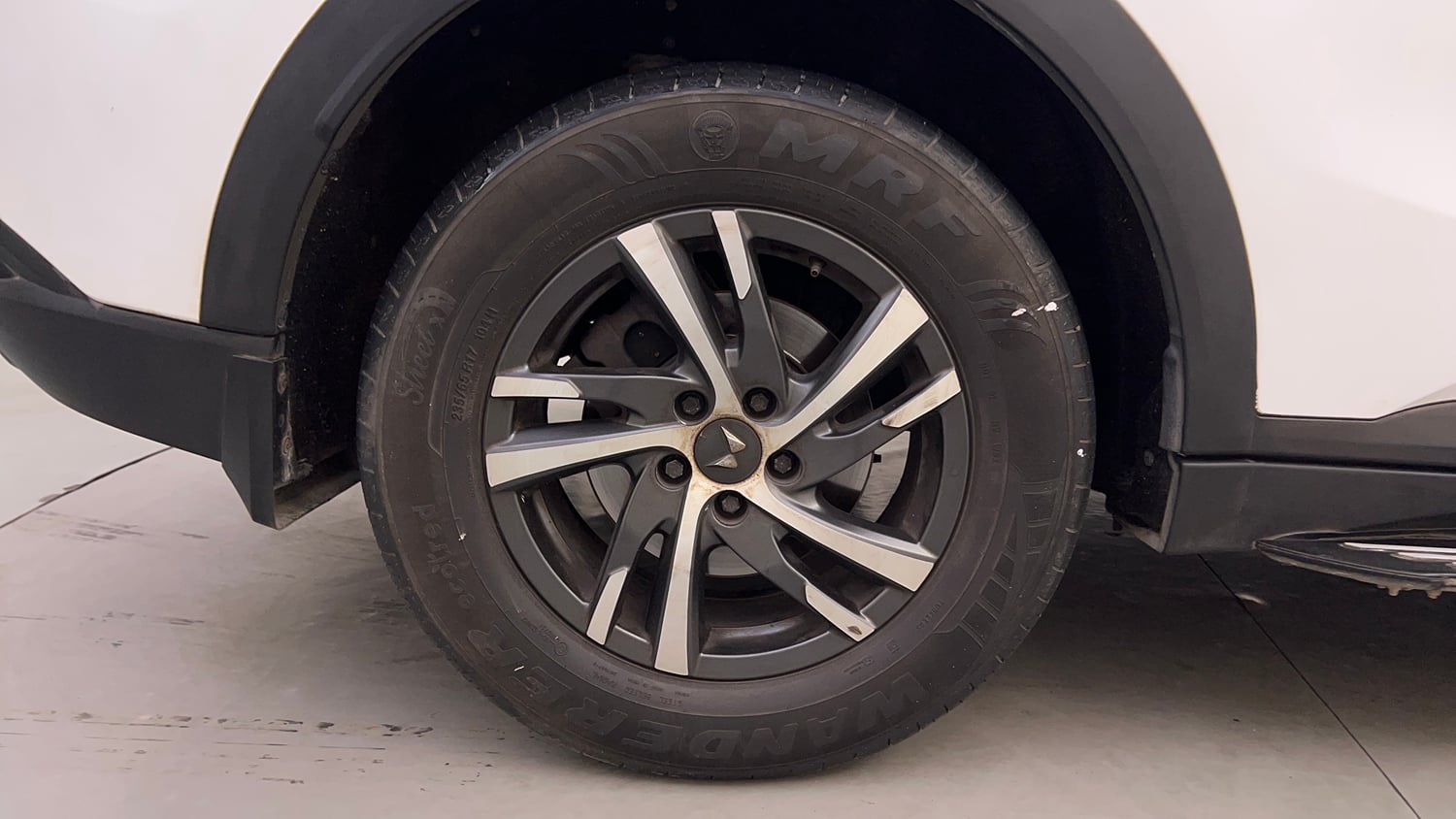 Used 2022 Mahindra XUV700 AX 5 Diesel AT 7 STR Diesel Automatic tyres RIGHT REAR TYRE RIM VIEW