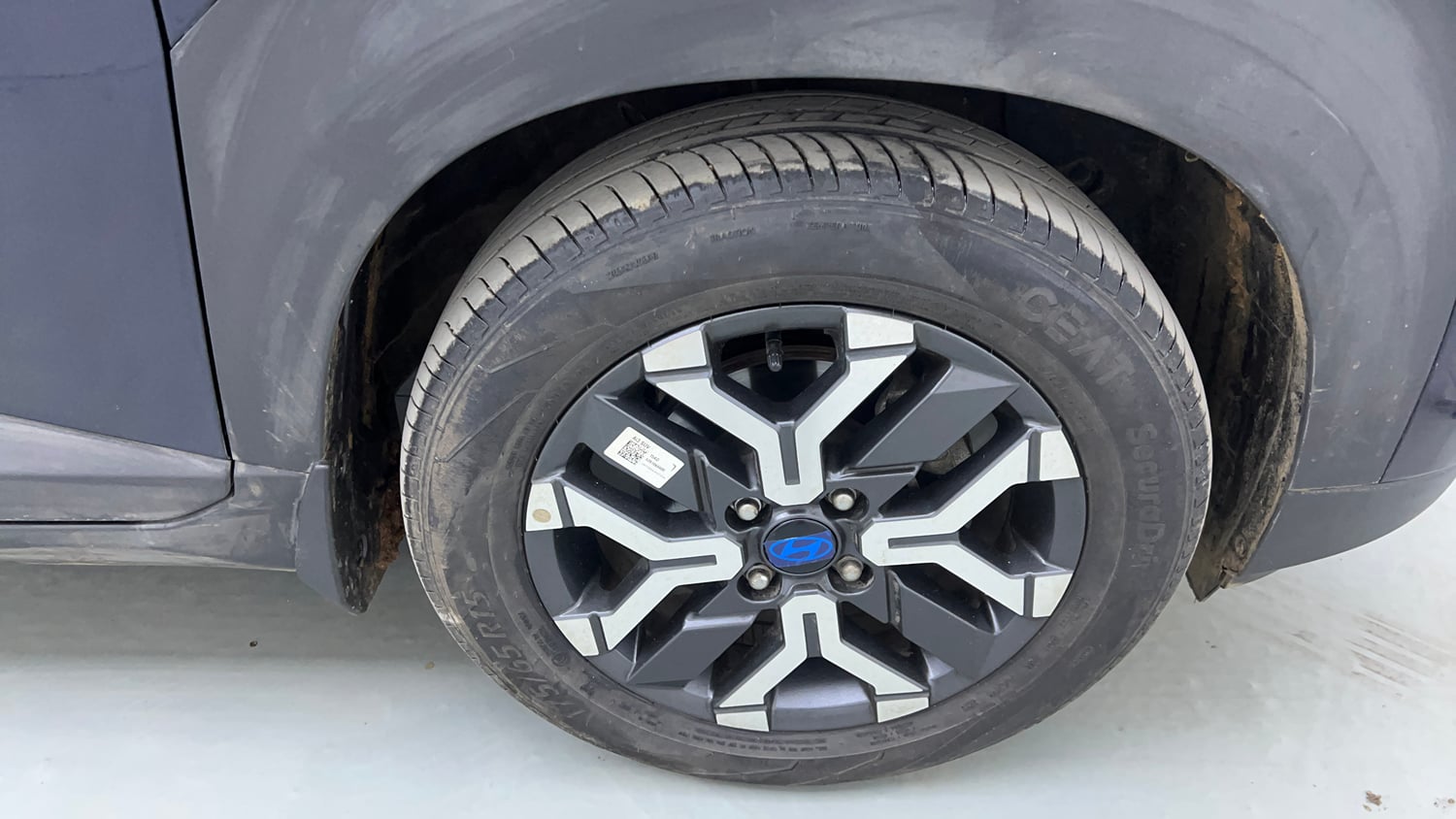 Used 2023 Hyundai Exter SX (O) 1.2 AMT Petrol Automatic tyres RIGHT FRONT TYRE RIM VIEW