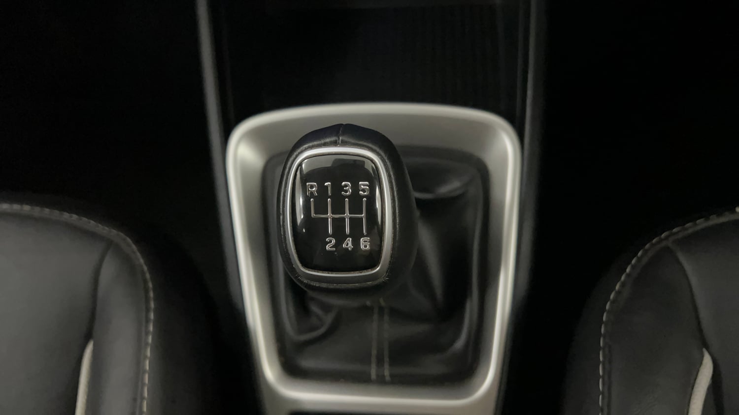 Used 2021 Hyundai Venue SX 1.0 Turbo Petrol Manual interior GEAR  KNOB VIEW