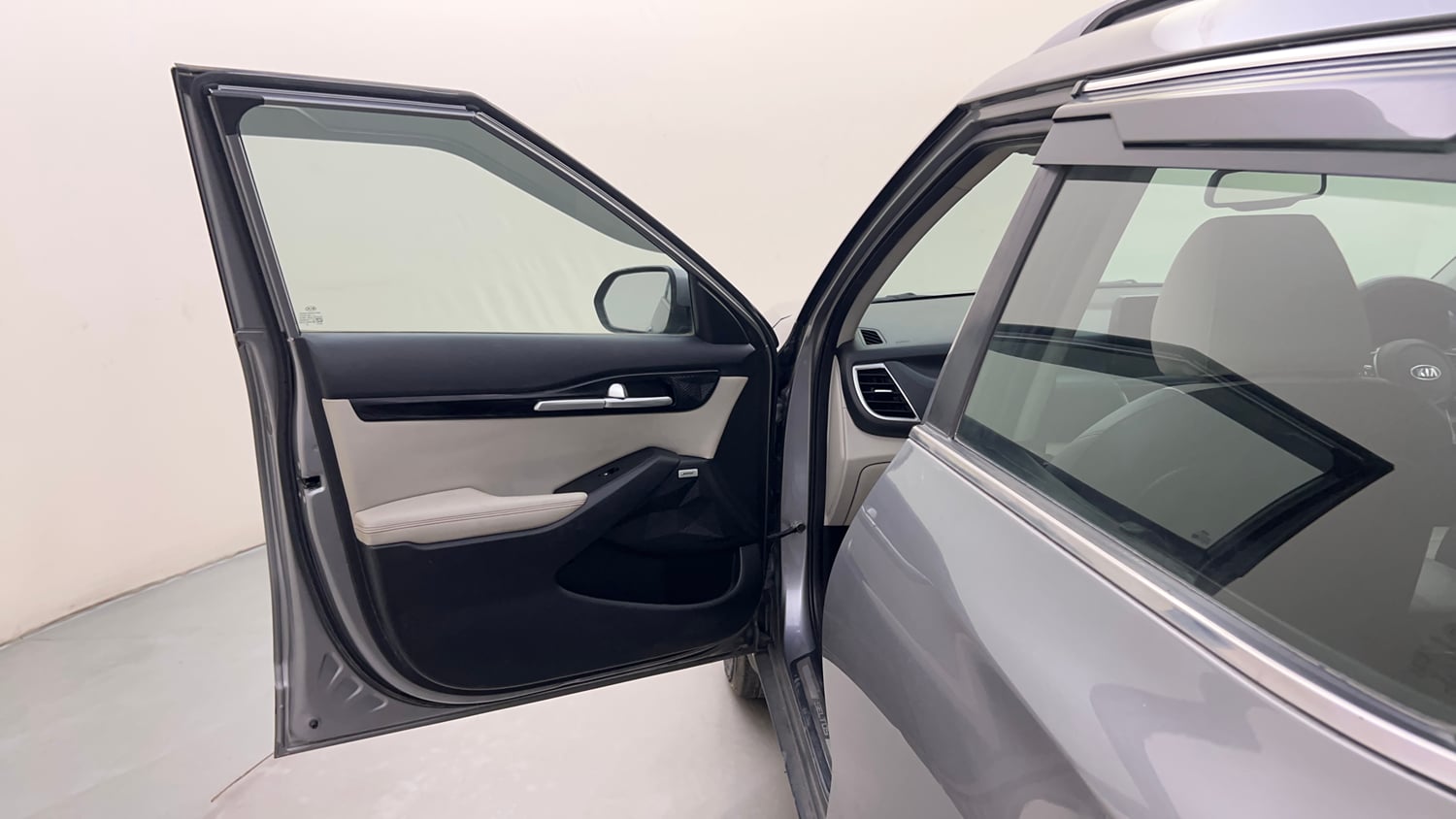Used 2020 Kia Seltos GTX Plus AT 1.5 Diesel Diesel Automatic interior LEFT FRONT DOOR OPEN VIEW