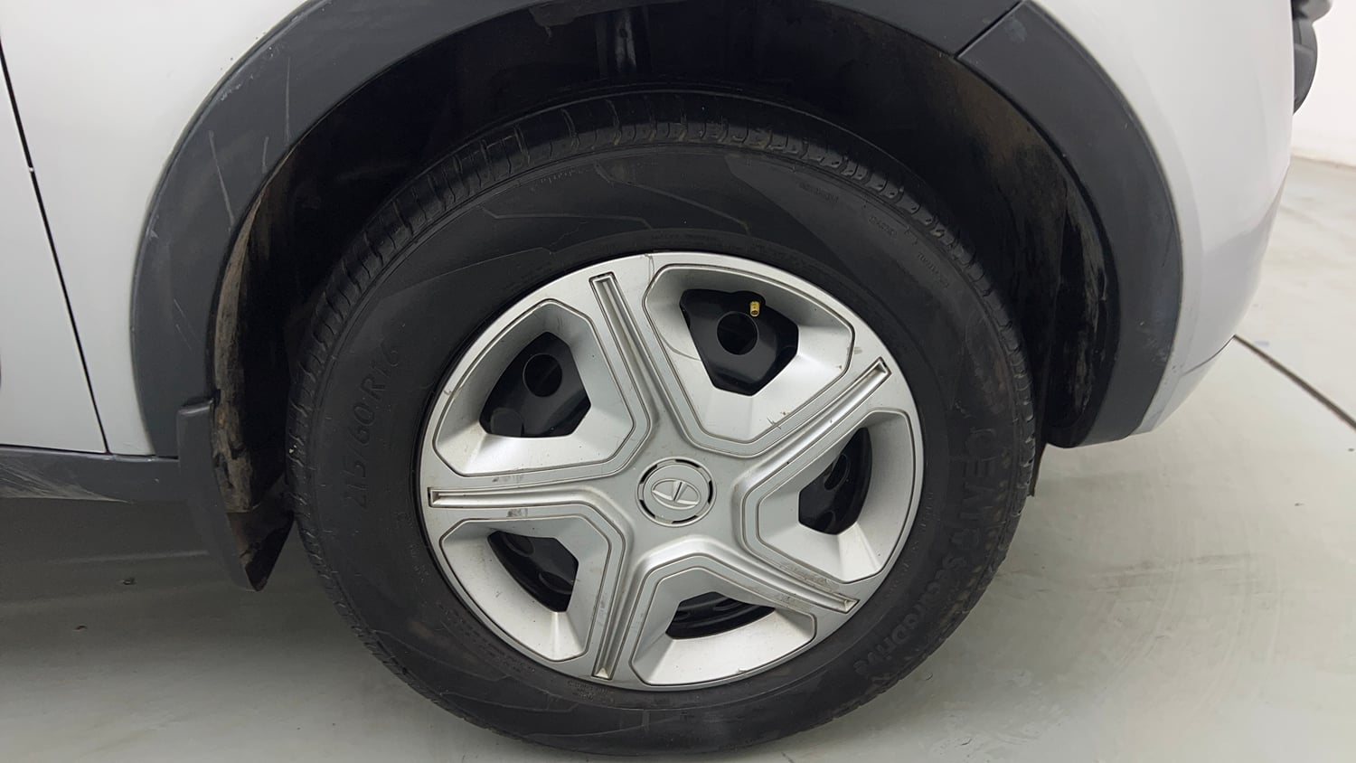 Used 2019 Tata Nexon XMA Petrol Petrol Automatic tyres RIGHT FRONT TYRE RIM VIEW
