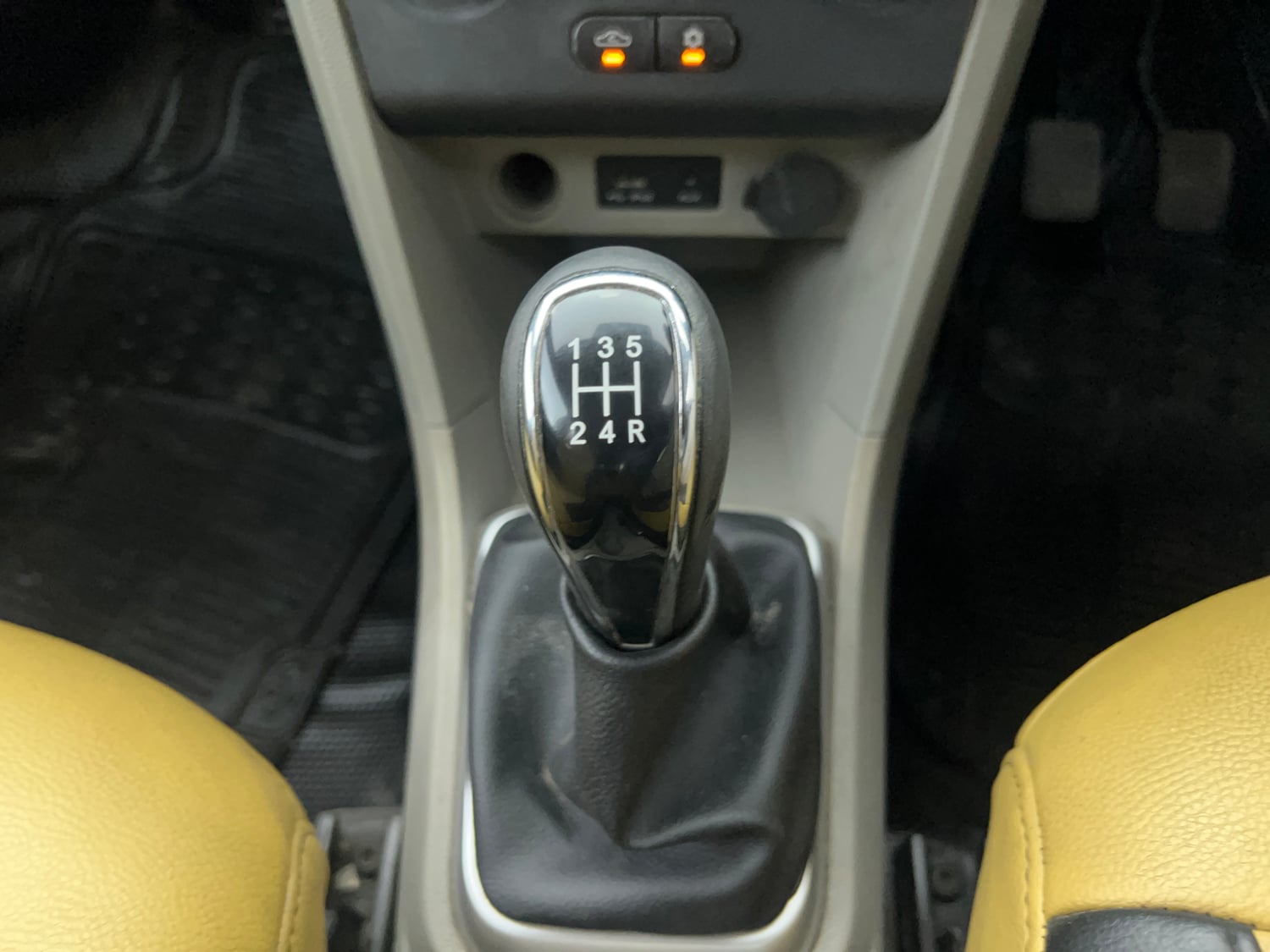 Used 2016 Tata Tiago Revotron XZ Petrol Manual interior GEAR  KNOB VIEW