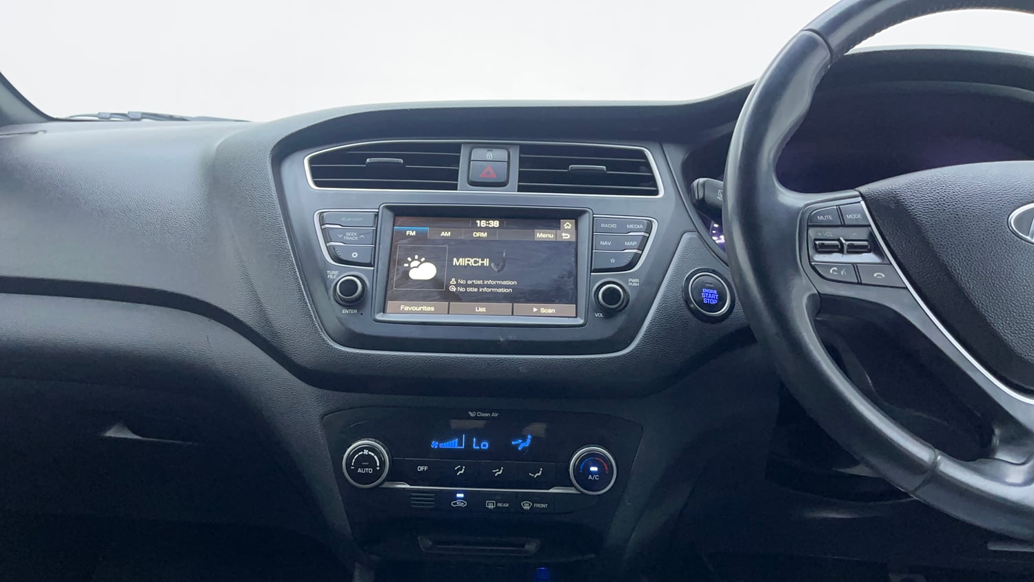 Used 2018 Hyundai i20 Active 1.2 SX Petrol Manual interior MUSIC SYSTEM & AC CONTROL VIEW