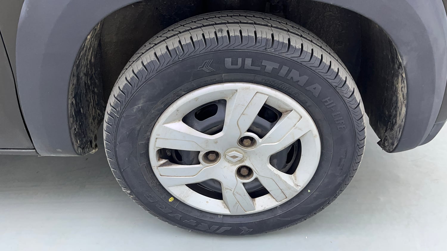 Used 2018 Renault Kwid 1.0 RXT AMT Petrol Automatic tyres RIGHT FRONT TYRE RIM VIEW