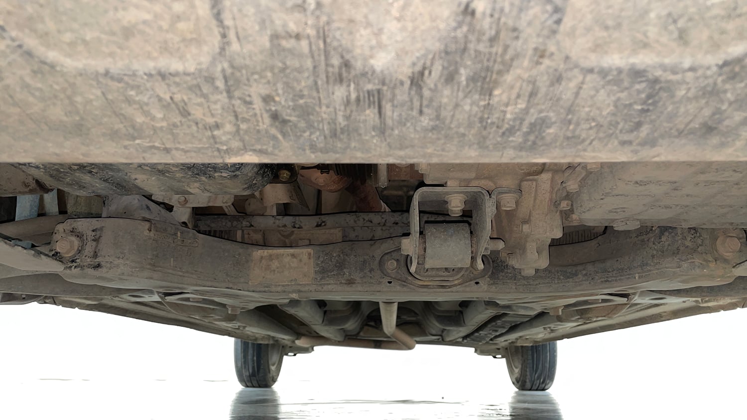 Used 2019 Hyundai Elite i20 Sportz Plus 1.2 CVT Petrol Automatic extra FRONT LEFT UNDERBODY VIEW