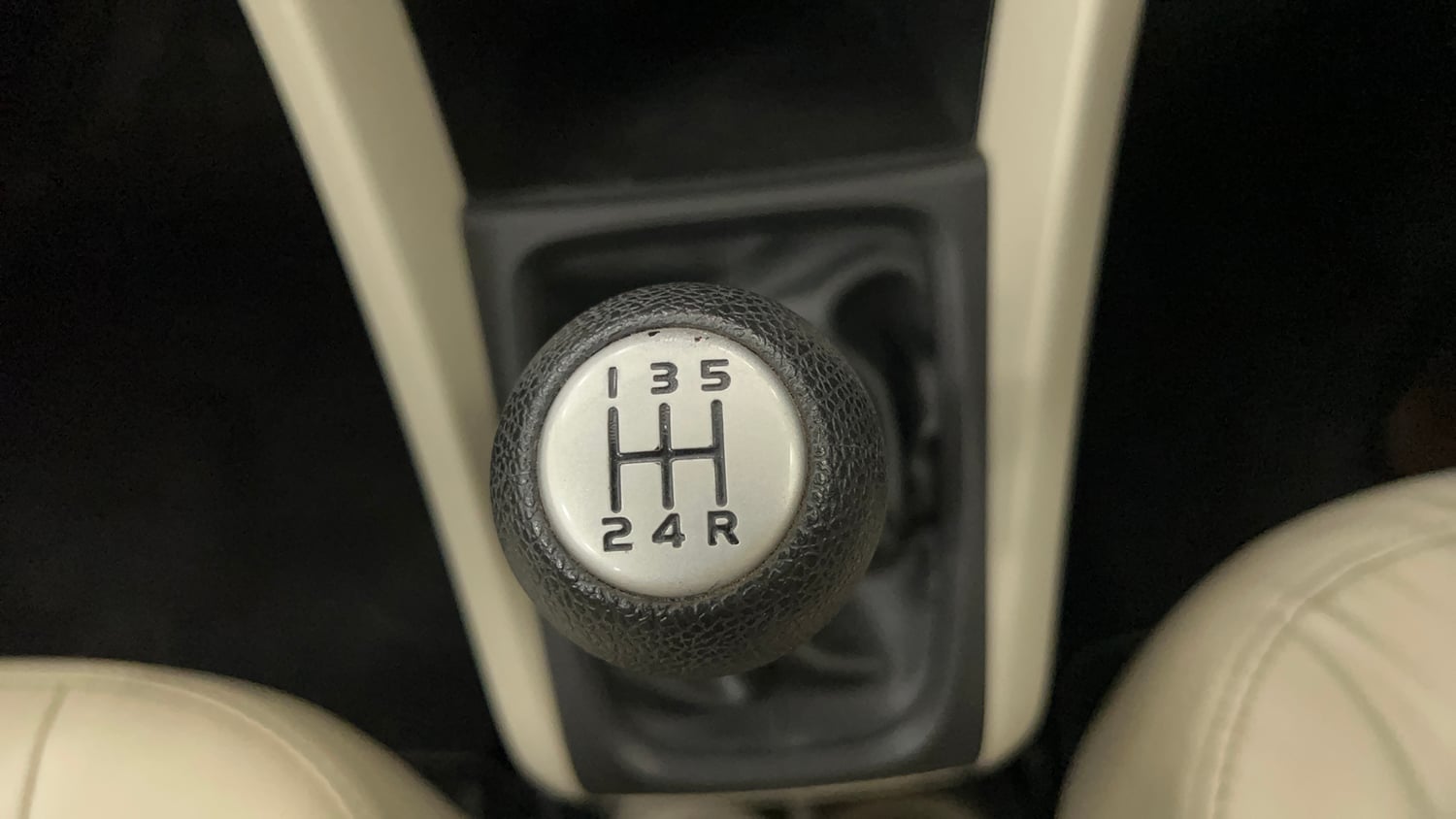 Used 2017 Maruti Suzuki Celerio ZXi Petrol Manual interior GEAR  KNOB VIEW