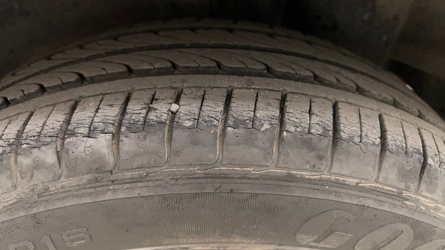 Used 2018 Maruti Suzuki Ciaz Delta 1.4 AT Petrol Automatic tyres LEFT REAR TYRE TREAD VIEW