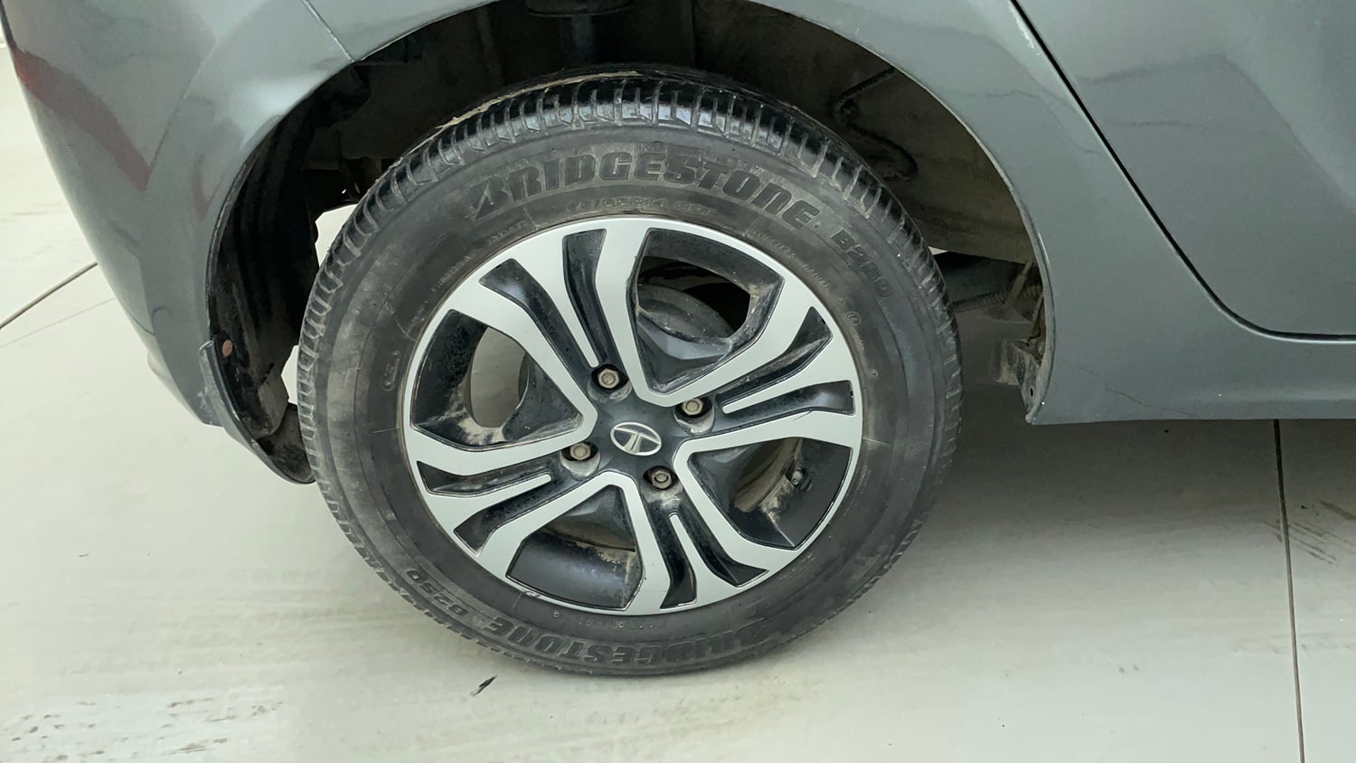 Used 2021 Tata Tiago XZ Petrol Manual tyres RIGHT REAR TYRE RIM VIEW