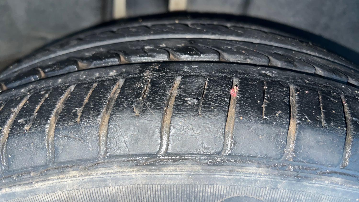 Used 2017 Maruti Suzuki Ciaz Zeta 1.4 AT Petrol Automatic tyres RIGHT REAR TYRE TREAD VIEW