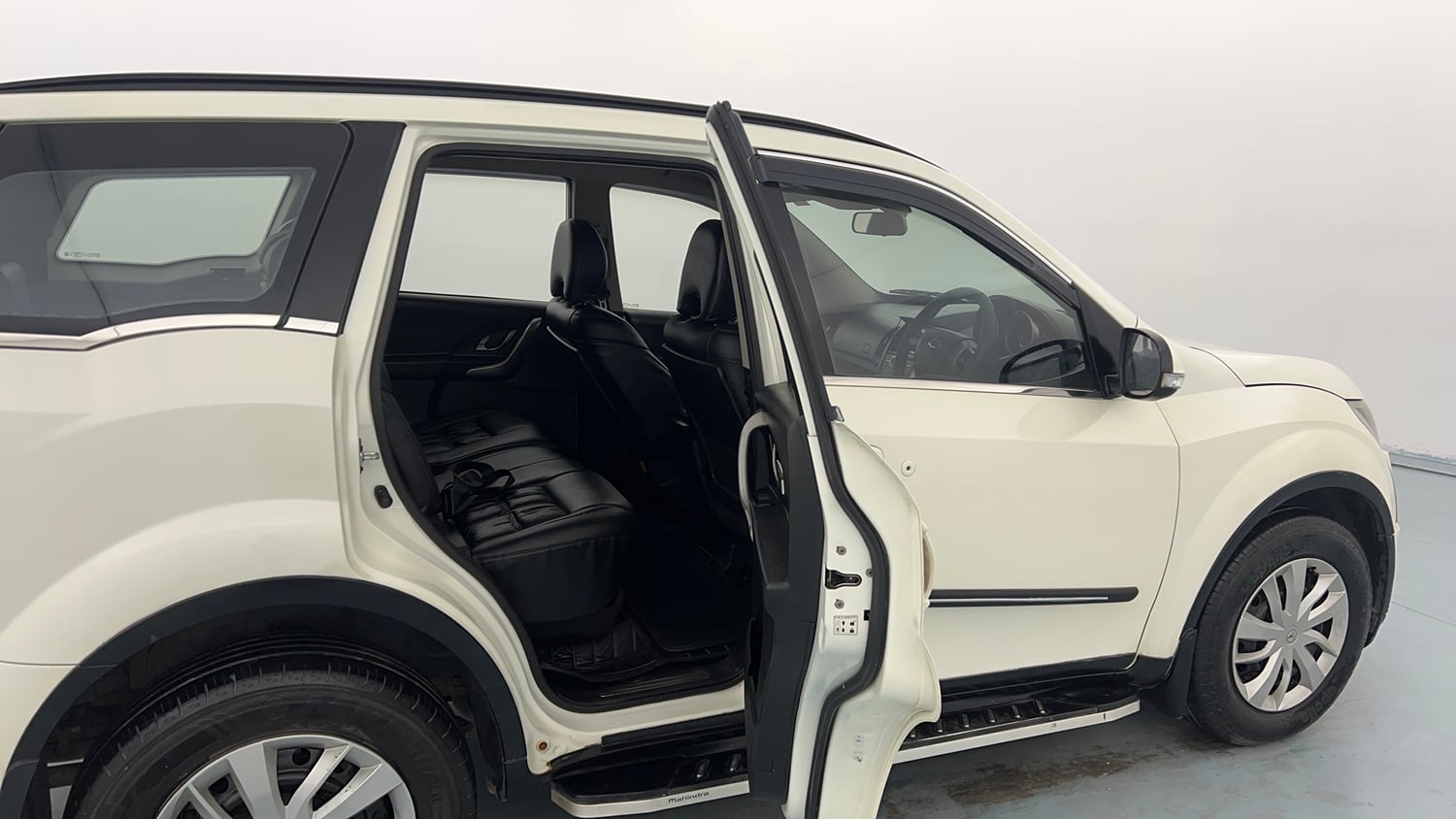 Used 2018 Mahindra XUV500 W7 AT Diesel Automatic interior RIGHT SIDE REAR DOOR CABIN VIEW