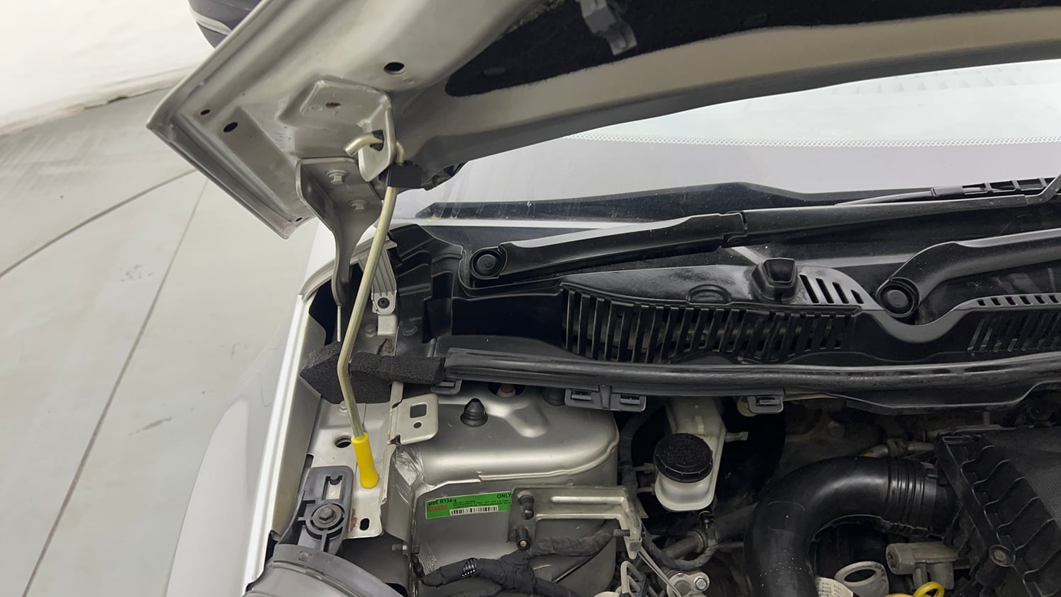 Used 2019 Tata Nexon XMA Petrol Petrol Automatic engine ENGINE RIGHT SIDE HINGE & APRON VIEW