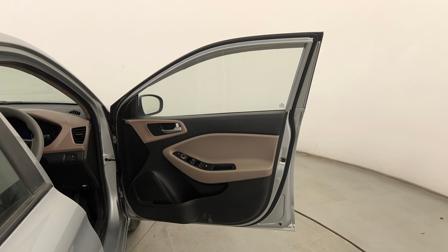 Used 2020 Hyundai Elite i20 Sportz Plus 1.2 Petrol Manual interior RIGHT FRONT DOOR OPEN VIEW