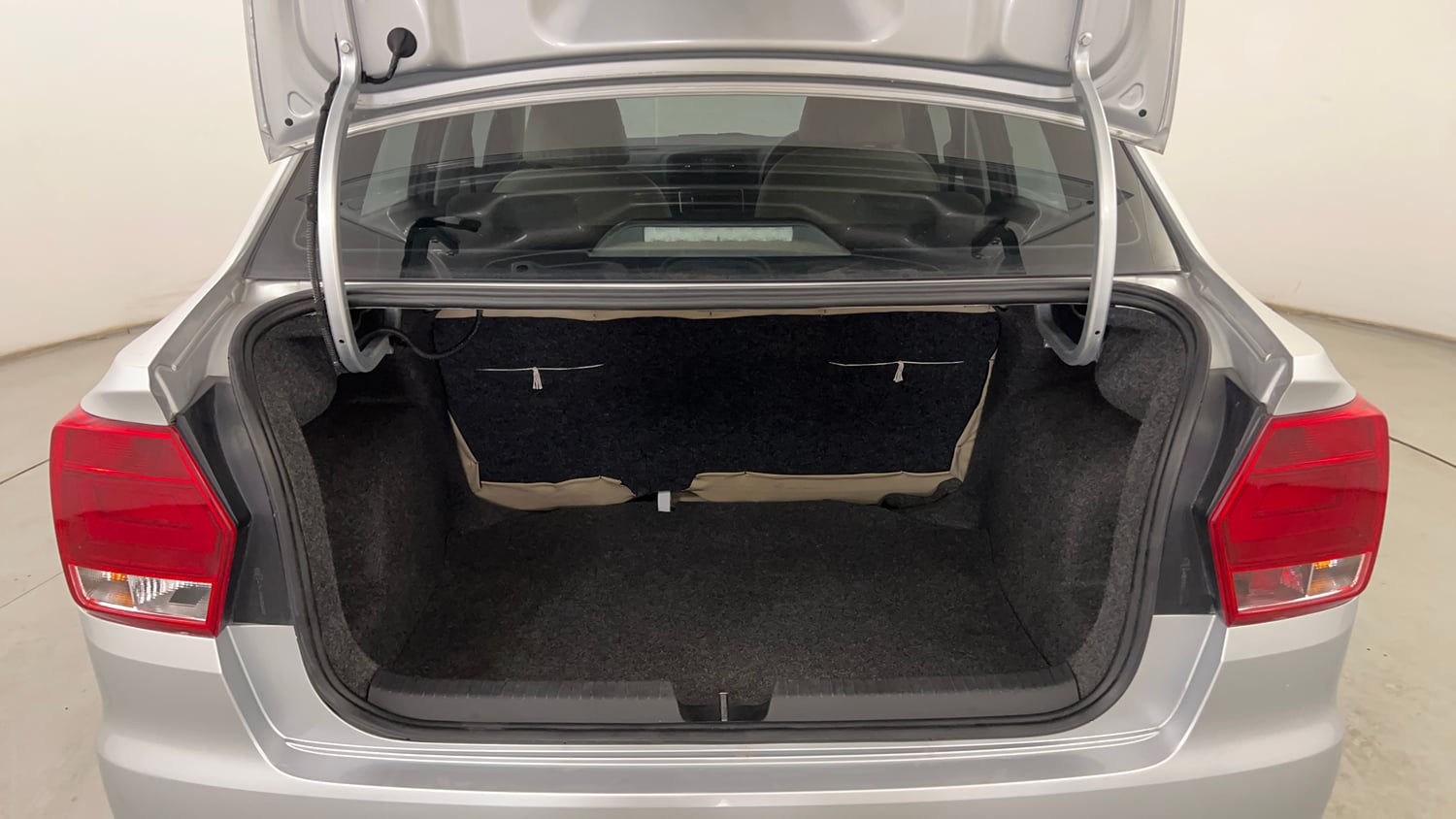 Used 2018 Volkswagen Ameo Comfortline 1.2L (P) Petrol Manual interior DICKY INSIDE VIEW