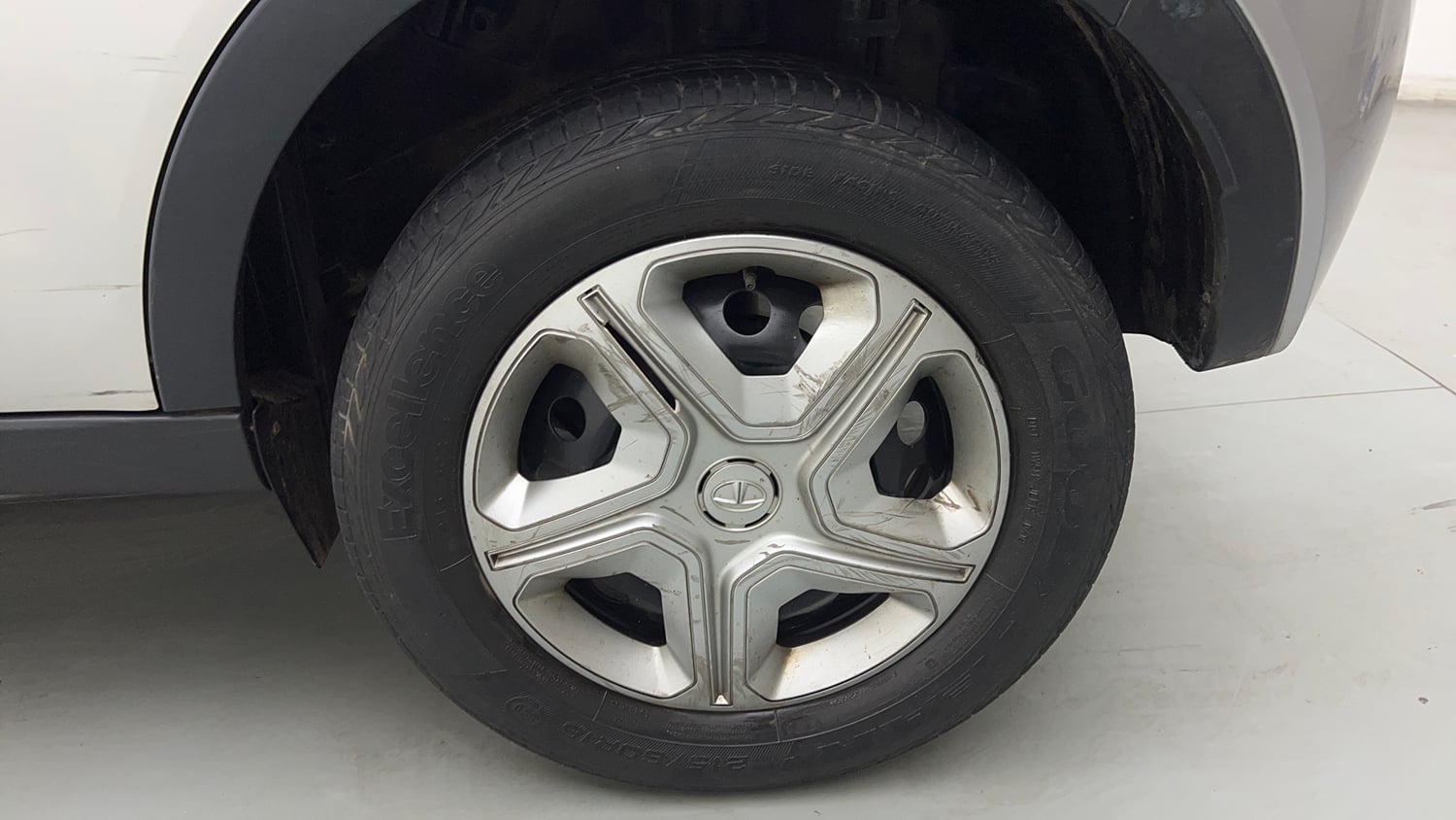 Used 2019 Tata Nexon XMA Petrol Petrol Automatic tyres LEFT REAR TYRE RIM VIEW