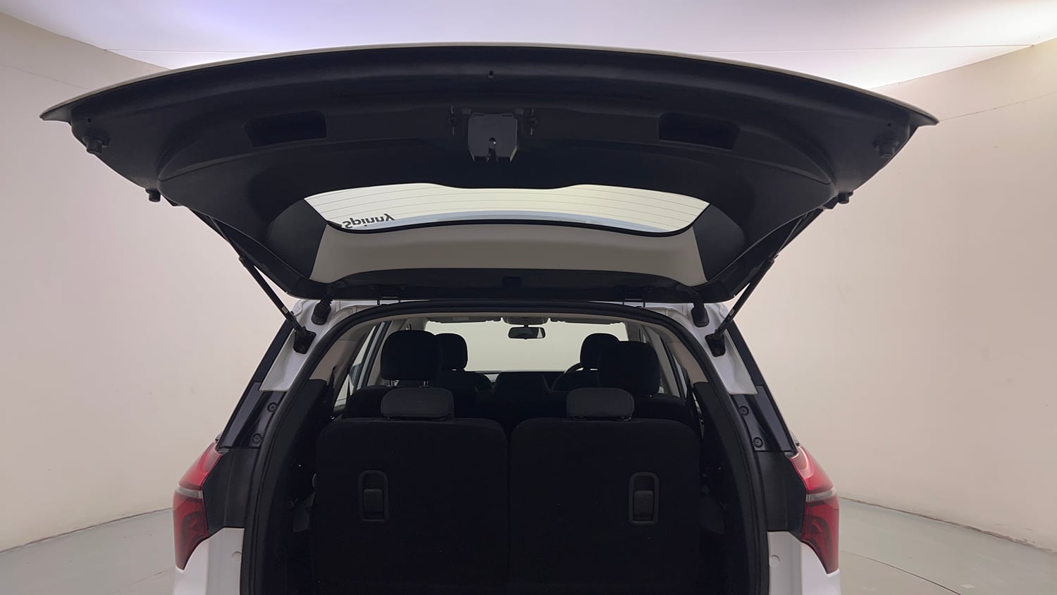 Used 2022 Mahindra XUV700 AX 5 Diesel AT 7 STR Diesel Automatic interior DICKY DOOR OPEN VIEW