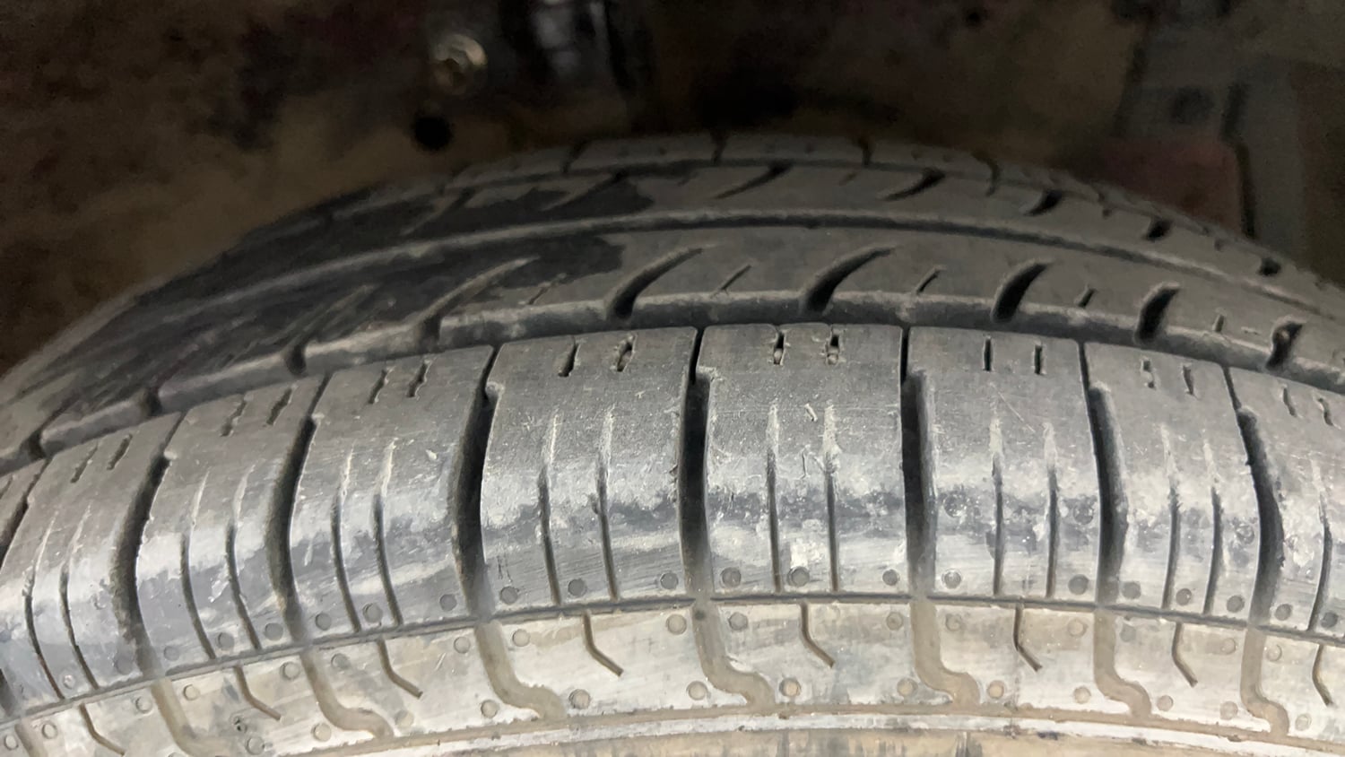 Used 2014 Maruti Suzuki Swift VXi Petrol Manual tyres RIGHT FRONT TYRE TREAD VIEW