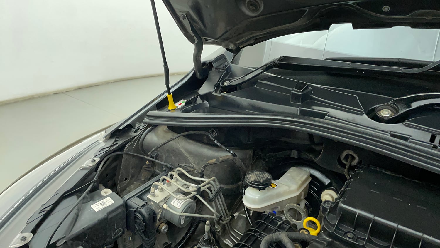 Used 2024 Tata Tiago XT Rhythm iCNG Cng Manual engine ENGINE RIGHT SIDE HINGE & APRON VIEW