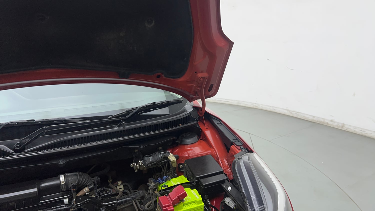 Used 2019 Toyota Glanza V CVT Petrol Automatic engine ENGINE LEFT SIDE HINGE & APRON VIEW