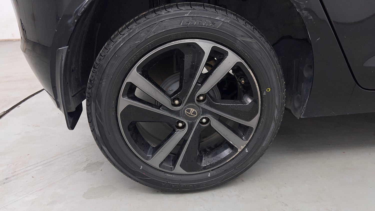 Used 2022 Tata Altroz XZ Plus Petrol Dark Edition Petrol Manual tyres RIGHT REAR TYRE RIM VIEW