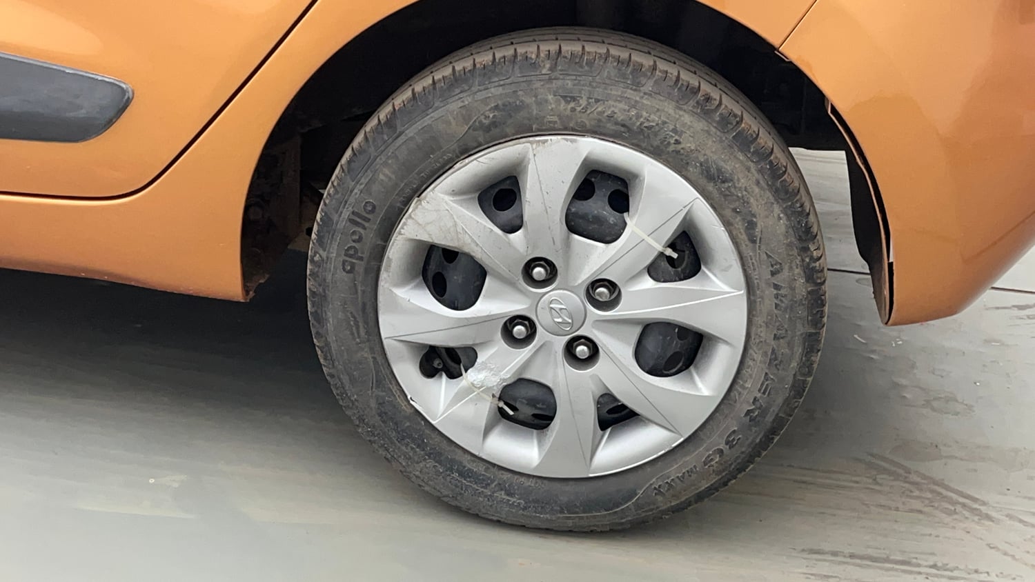Used 2017 Hyundai Grand i10 Sportz (O) 1.2 Kappa VTVT Petrol Manual tyres LEFT REAR TYRE RIM VIEW