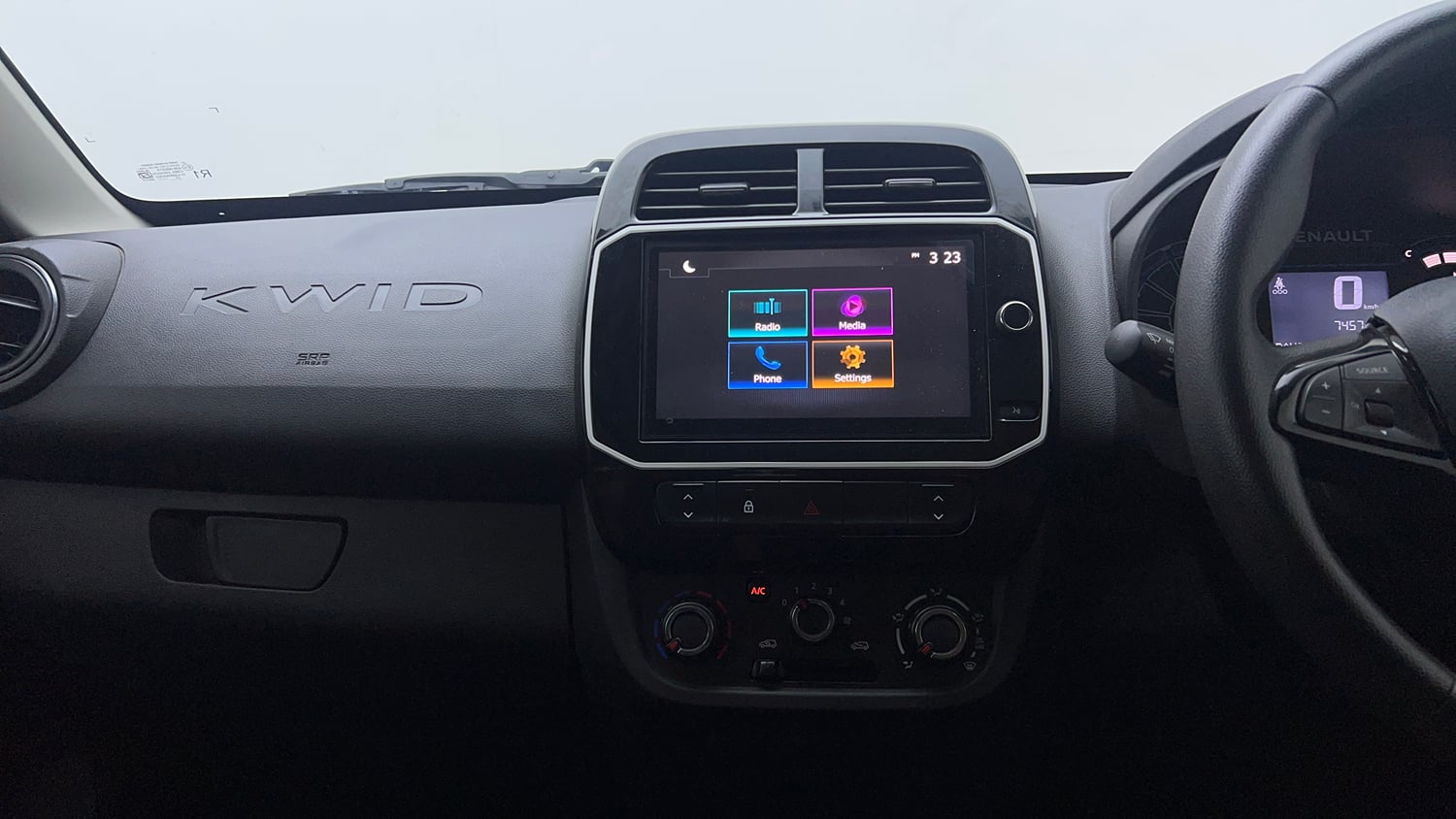 Used 2025 Renault Kwid CLIMBER 1.0 MT Petrol Manual interior MUSIC SYSTEM & AC CONTROL VIEW