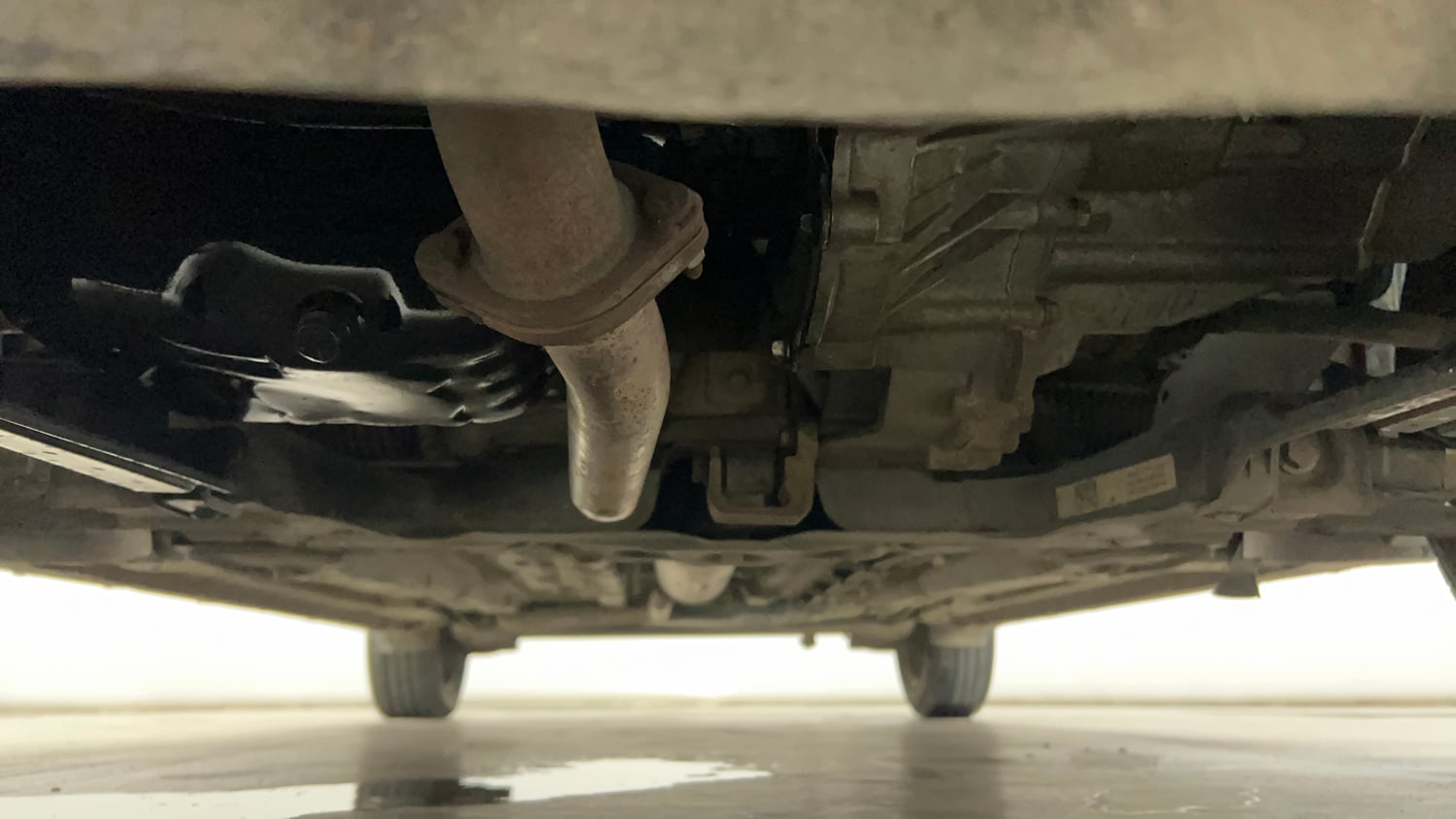 Used 2024 Tata Altroz XM Petrol Petrol Manual extra FRONT LEFT UNDERBODY VIEW
