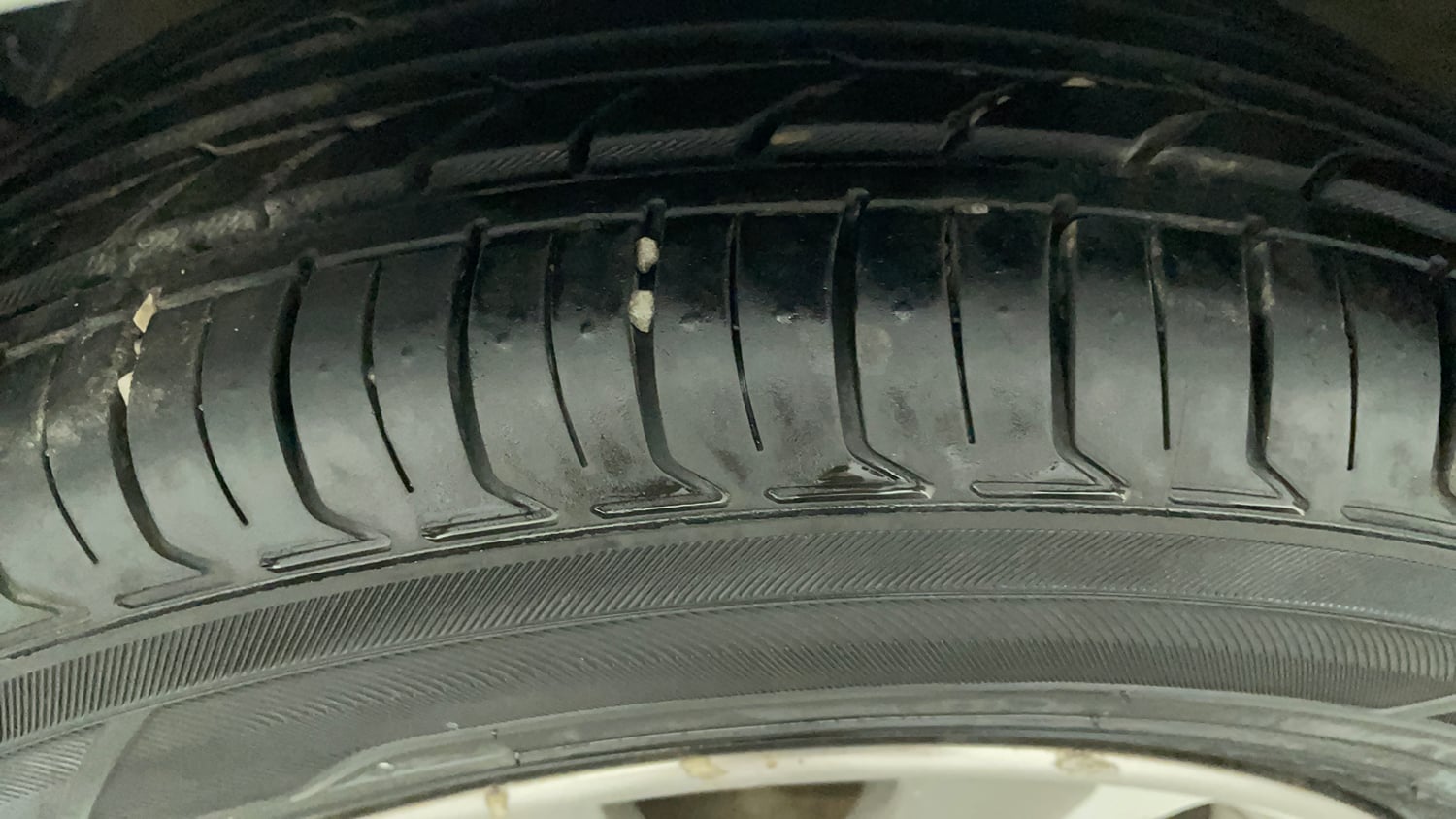 Used 2016 Hyundai Grand i10 Asta 1.2 Kappa VTVT Petrol Manual tyres LEFT FRONT TYRE TREAD VIEW
