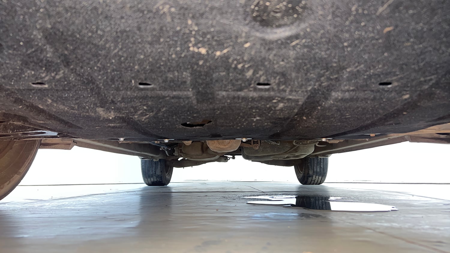 Used 2023 Mahindra XUV700 AX 3 Diesel MT 7 STR Diesel Manual extra FRONT LEFT UNDERBODY VIEW