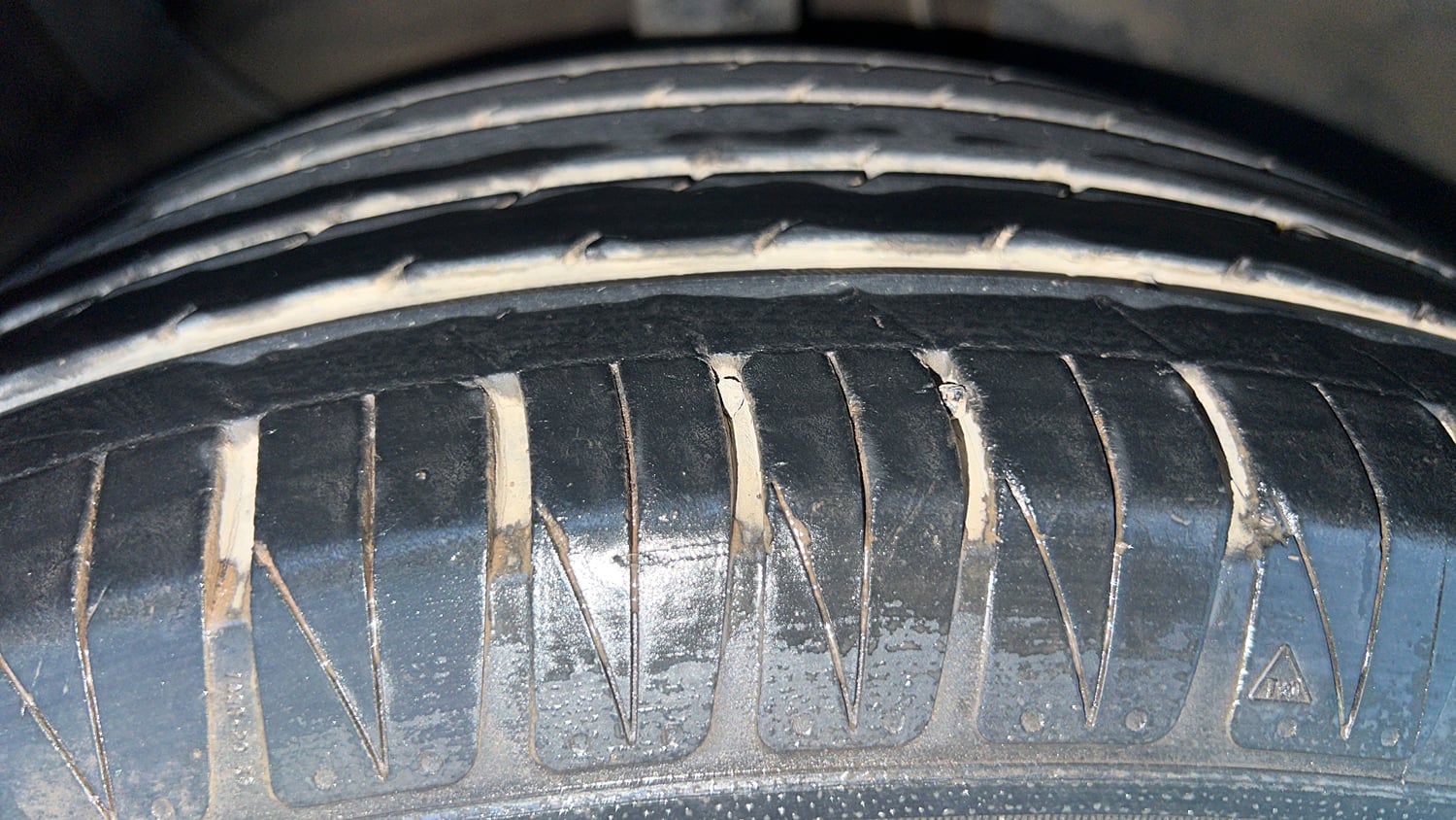 Used 2024 Kia Sonet HTX Plus 1.5 Diesel MT Diesel Manual tyres RIGHT FRONT TYRE TREAD VIEW