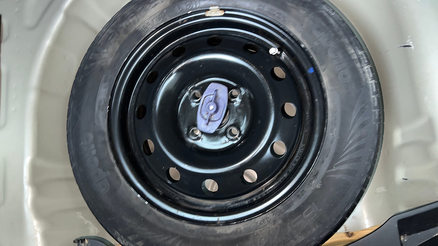 Used 2020 Maruti Suzuki Swift VXi Petrol Manual tyres SPARE TYRE VIEW