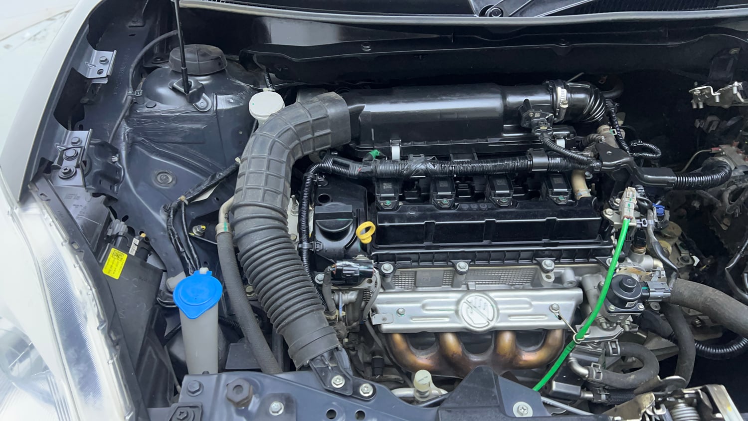 Used 2022 Maruti Suzuki Swift VXi Petrol Manual engine ENGINE RIGHT SIDE VIEW