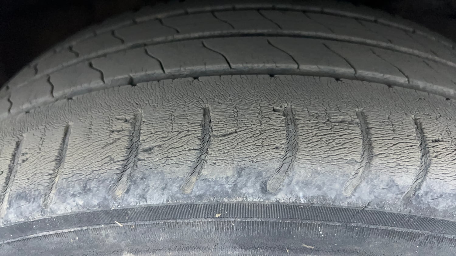 Used 2018 Maruti Suzuki Baleno Alpha 1.2 Petrol Manual tyres RIGHT FRONT TYRE TREAD VIEW