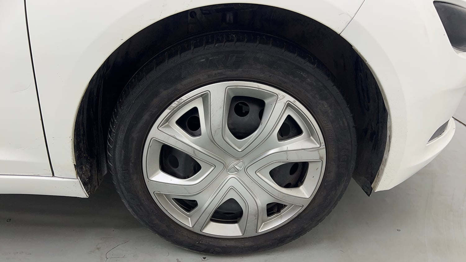 Used 2023 Tata Altroz XM (S) Petrol Petrol Manual tyres RIGHT FRONT TYRE RIM VIEW