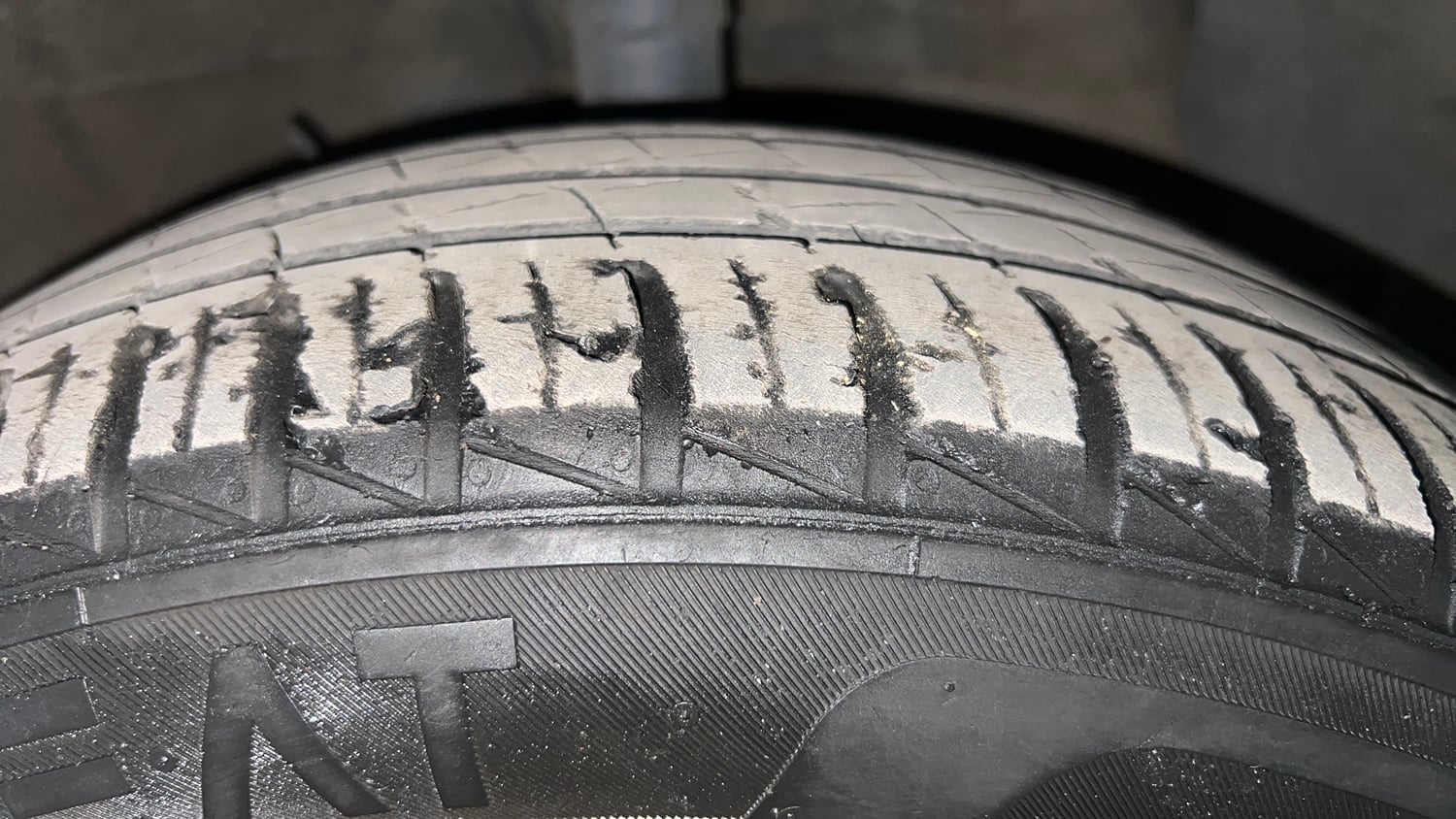 Used 2023 Hyundai Grand i10 Nios Sportz 1.2 Kappa VTVT Petrol Manual tyres RIGHT FRONT TYRE TREAD VIEW