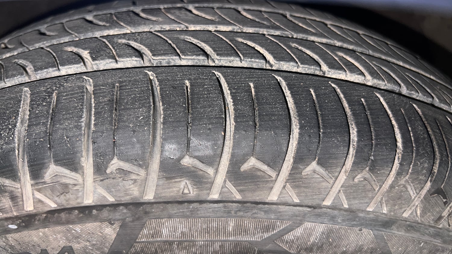 Used 2017 Maruti Suzuki Dzire VXi AMT Petrol Automatic tyres RIGHT FRONT TYRE TREAD VIEW