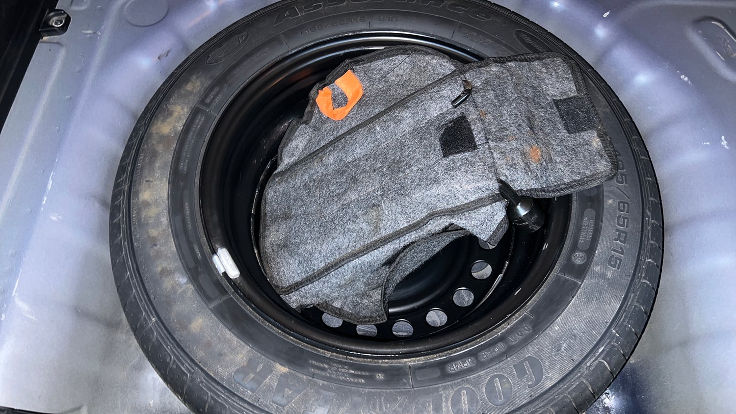 Used 2019 hyundai Venue S 1.0 AT Turbo Petrol Petrol Automatic tyres SPARE TYRE VIEW