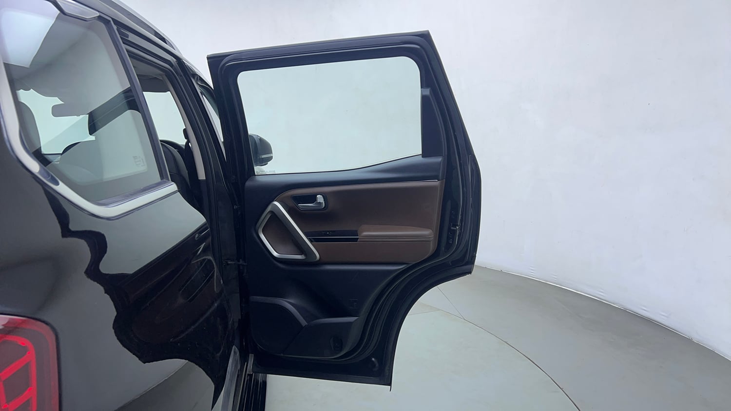Used 2022 Mahindra Scorpio N Z8 L Petrol AT 7 STR Petrol Automatic interior RIGHT REAR DOOR OPEN VIEW
