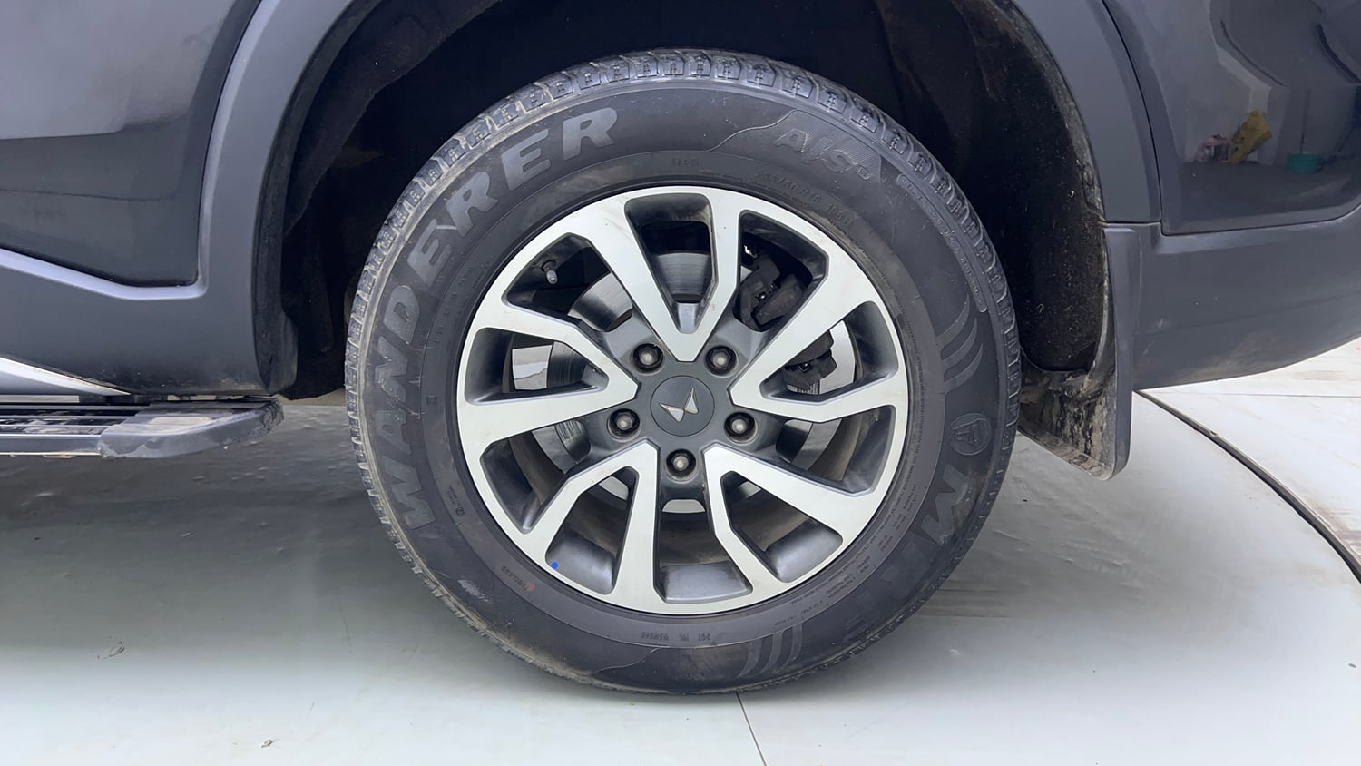Used 2022 Mahindra Scorpio N Z8 L Petrol AT 7 STR Petrol Automatic tyres LEFT REAR TYRE RIM VIEW