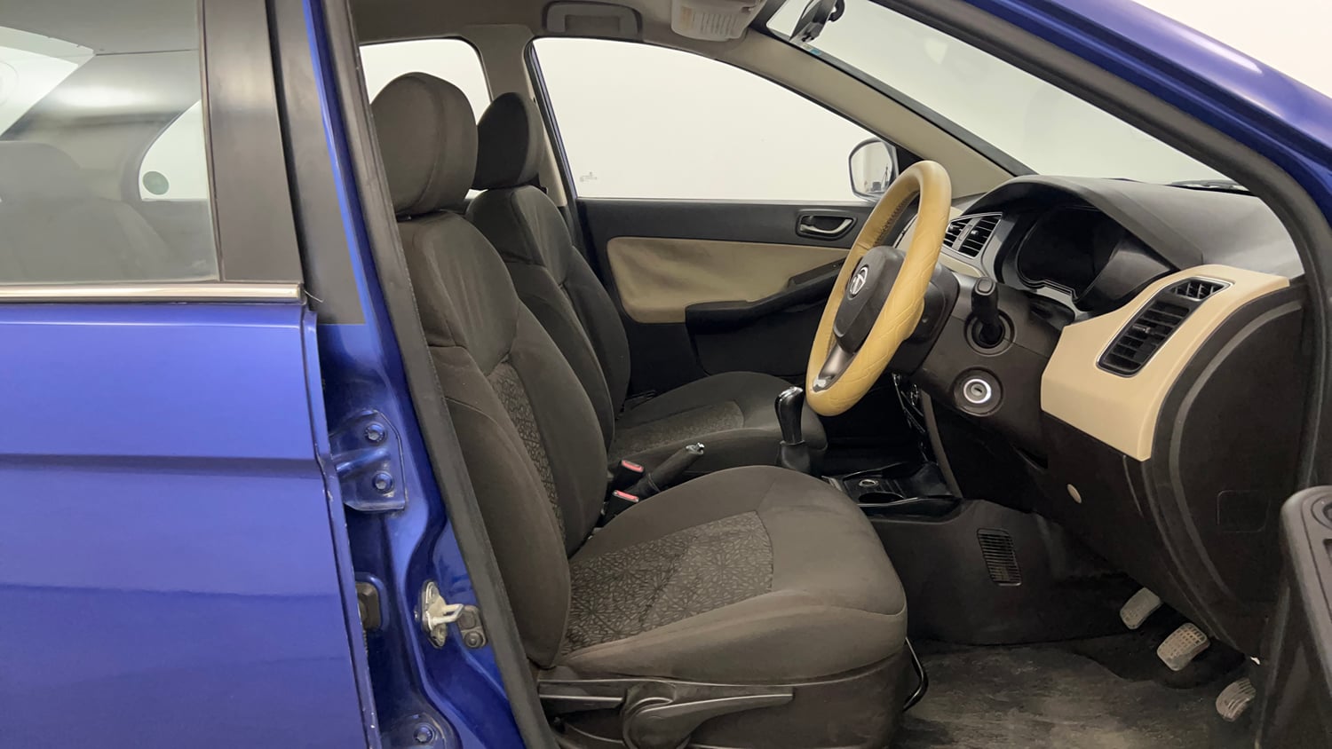 Used 2020 Tata Zest XT Petrol Petrol Manual interior RIGHT SIDE FRONT DOOR CABIN VIEW