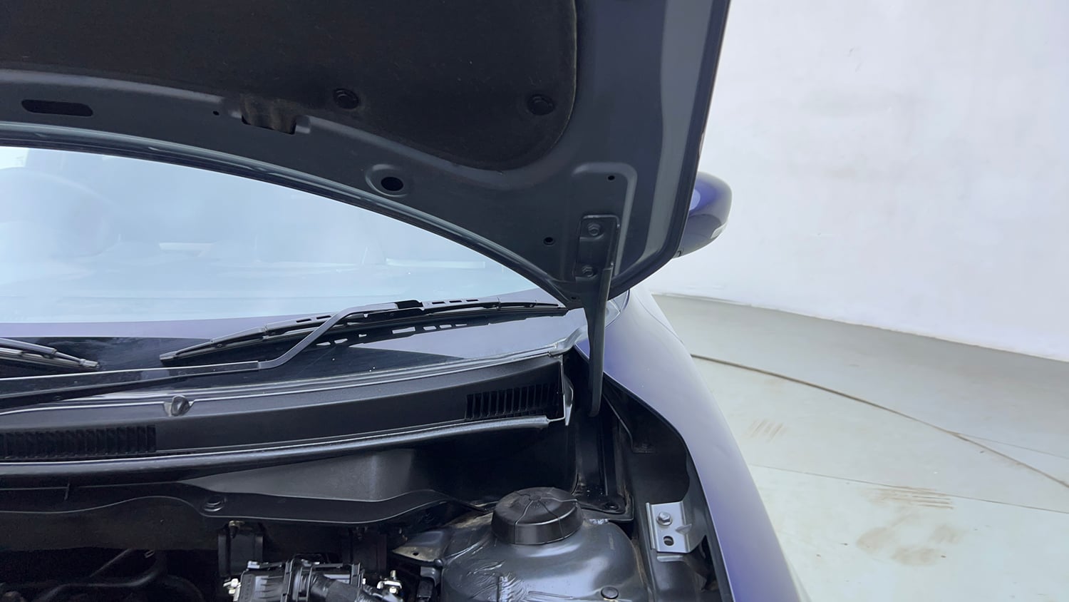 Used 2019 Maruti Suzuki Swift VXi AMT Petrol Automatic engine ENGINE LEFT SIDE HINGE & APRON VIEW