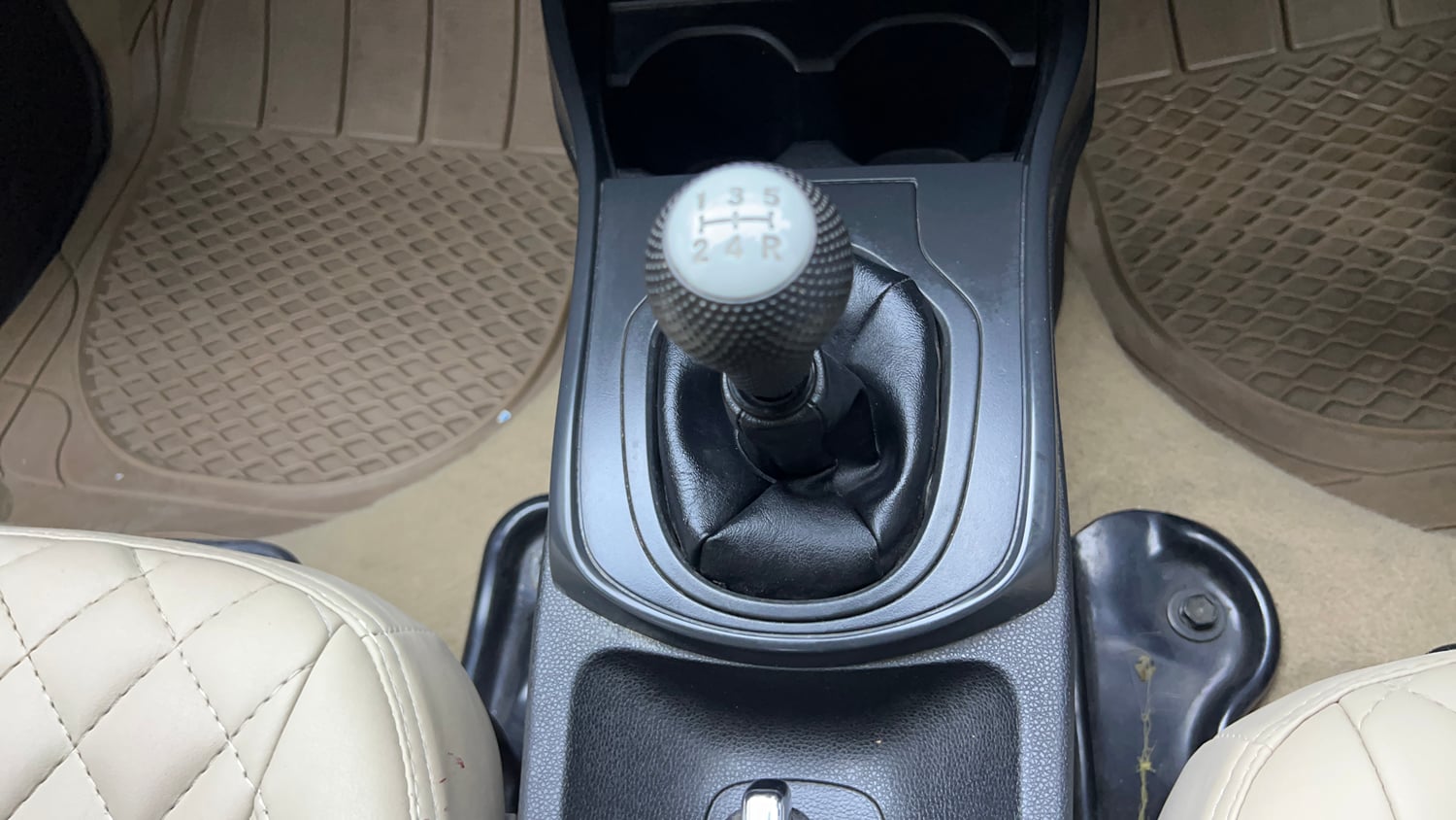 Used 2021 Honda City 4th Generation SV Petrol Petrol Manual interior GEAR  KNOB VIEW