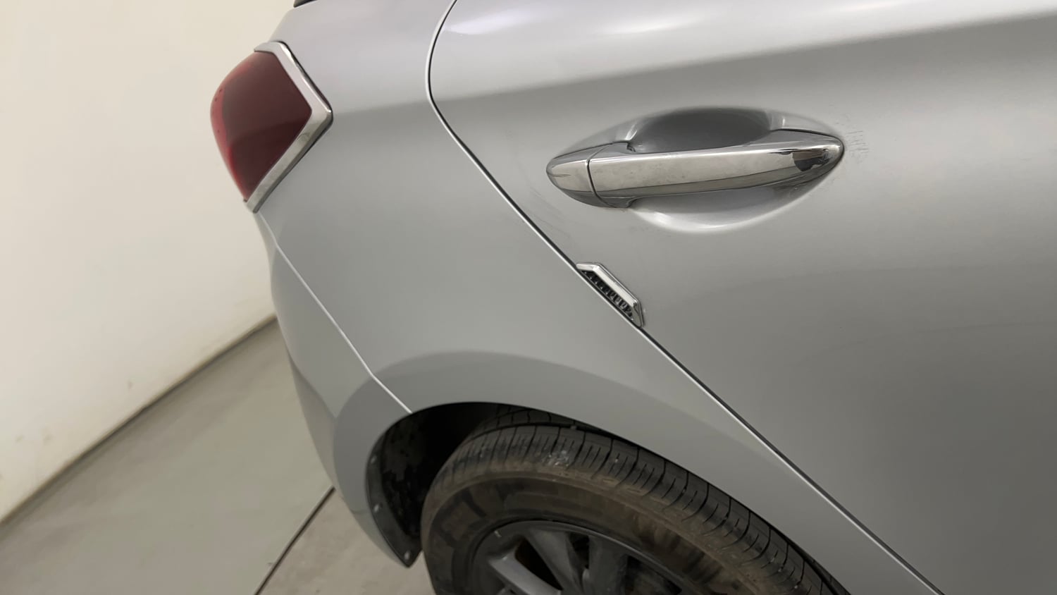 Used 2020 Hyundai Elite i20 Sportz Plus 1.2 Petrol Manual dents MINOR SCRATCH