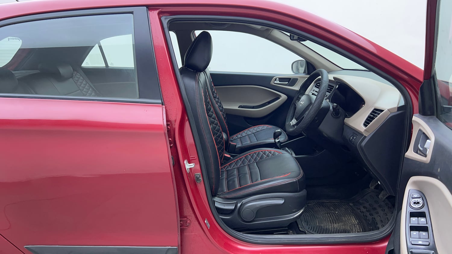 Used 2015 Hyundai Elite i20 Asta 1.2 Petrol Manual interior RIGHT SIDE FRONT DOOR CABIN VIEW