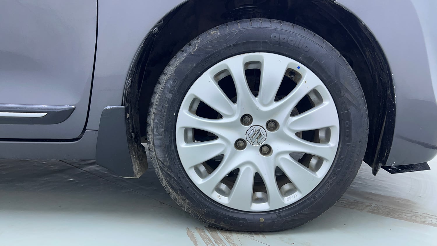 Used 2016 Maruti Suzuki Baleno Alpha 1.2 Petrol Manual tyres RIGHT FRONT TYRE RIM VIEW