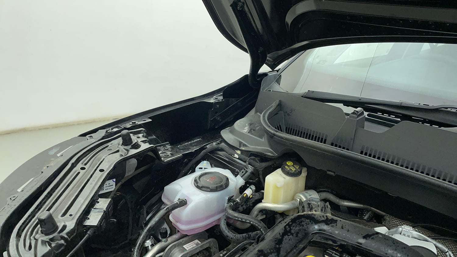 Used 2026 Skoda Kylaq Prestige+ 1.0 TSI AT Petrol Automatic engine ENGINE RIGHT SIDE HINGE & APRON VIEW