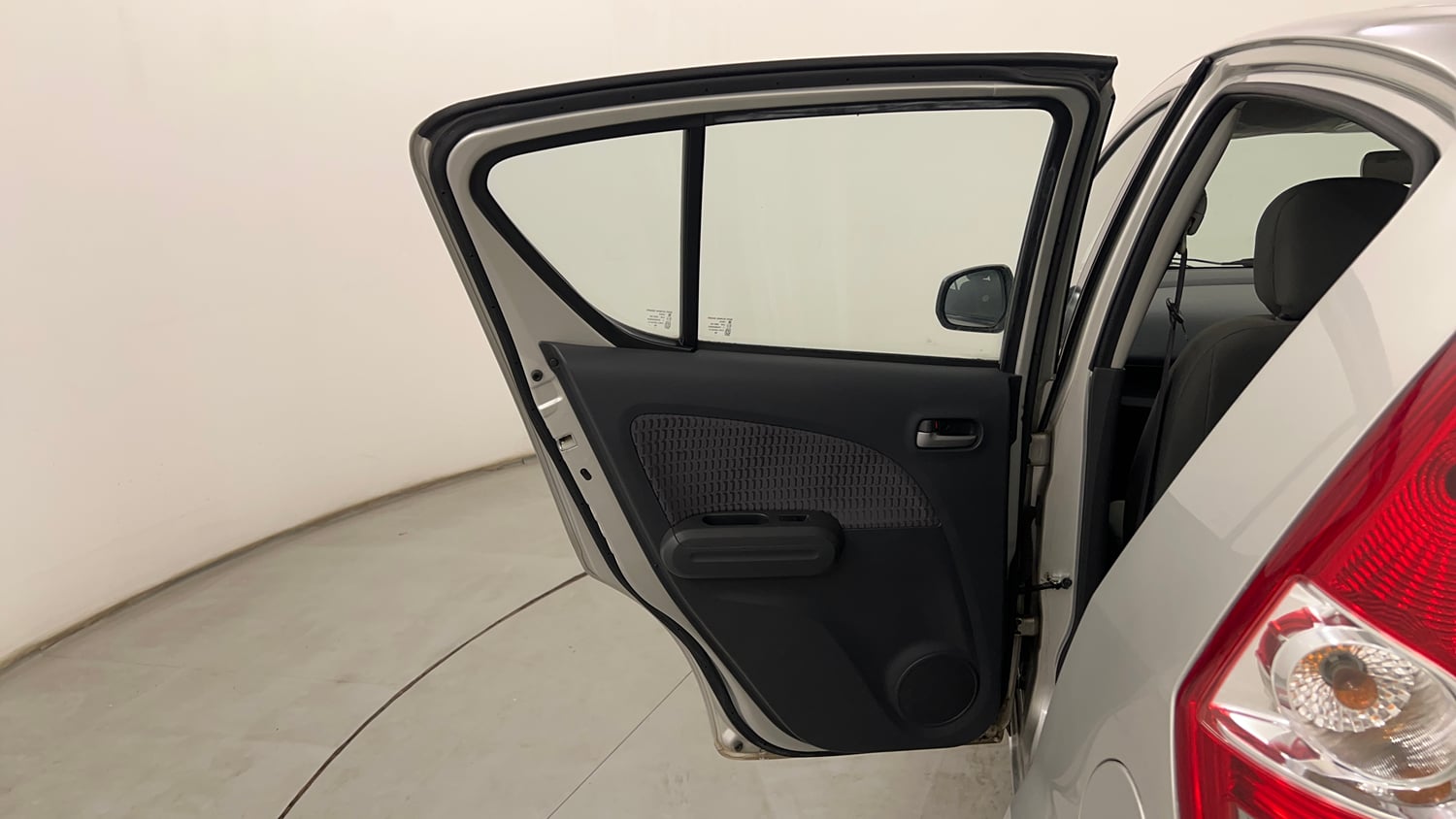 Used 2015 Maruti Suzuki Ritz Zxi BS-IV Petrol Manual interior LEFT REAR DOOR OPEN VIEW
