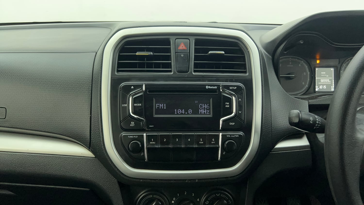 Used 2017 Maruti Suzuki Vitara Brezza [2016-2020] VDi Diesel Manual interior MUSIC SYSTEM & AC CONTROL VIEW