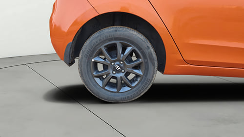 Used 2018 Hyundai Elite i20 Asta 1.2 Petrol Manual tyres RIGHT REAR TYRE RIM VIEW