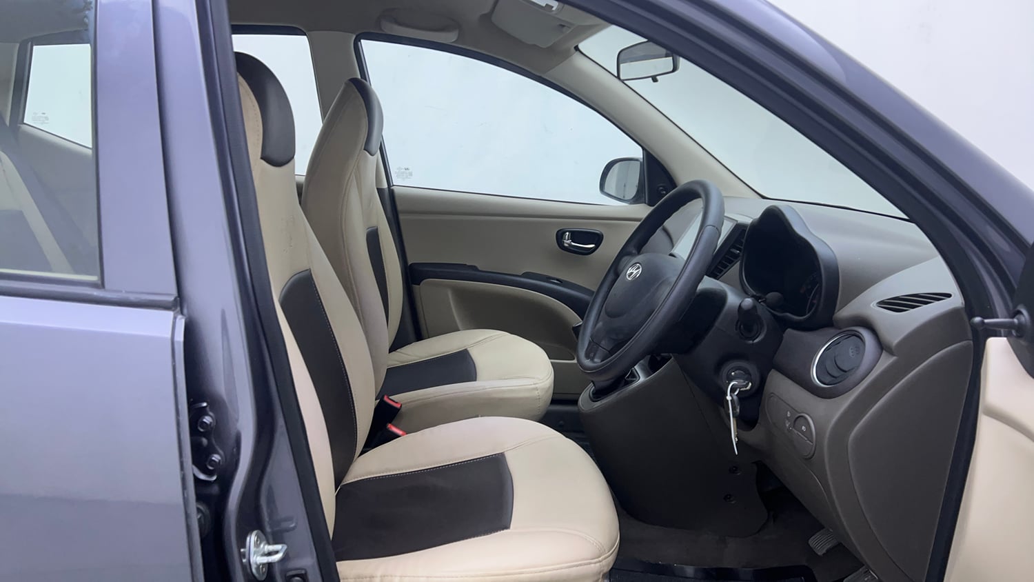 Used 2016 Hyundai i10 Sportz 1.1 iRDE2 Petrol Manual interior RIGHT SIDE FRONT DOOR CABIN VIEW
